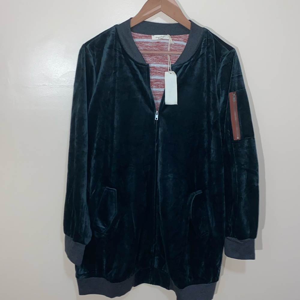 Mystree Women’s NWT Velvet Zipper Jacket Size Large Tunic Length